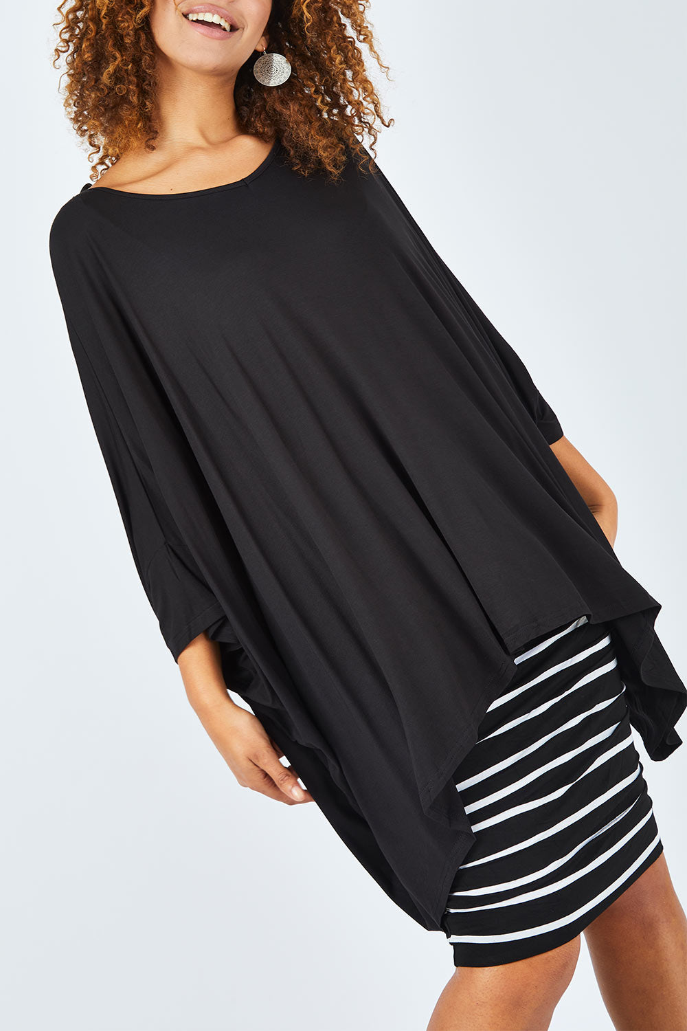 Model Summer wearing size OneSize of the Essential Top in colour Black (Black), from the front, cropped image