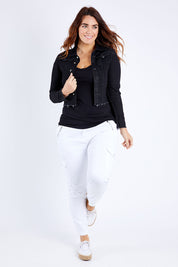 Model Laura wearing size M of the Denim Jacket in colour Black (Black), from the front, showing the whole outfit