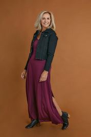 Model Sandy wearing size S of the Denim Jacket in colour Black (Black), from the front, showing the whole outfit