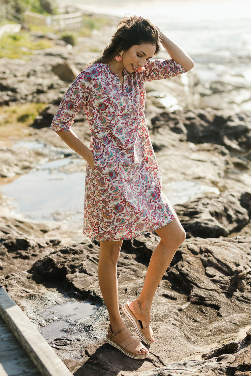 Model Amanda wearing size S of the Lottie Kurta in colour Summer (Pink), from the front, showing the whole outfit