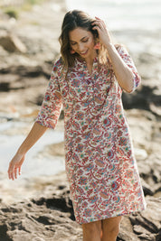 Model Amanda wearing size S of the Lottie Kurta in colour Summer (Pink), from the front, showing the whole outfit