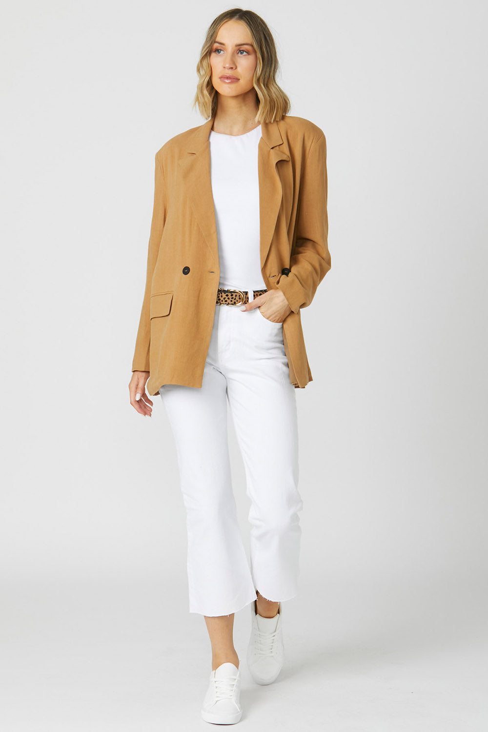 A model wearing the Alexis Blazer in colour Toffee, from the front, showing the whole outfit