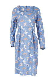 Product shot of the Naktergal Dress in colour Nightingal (Blue), from the front