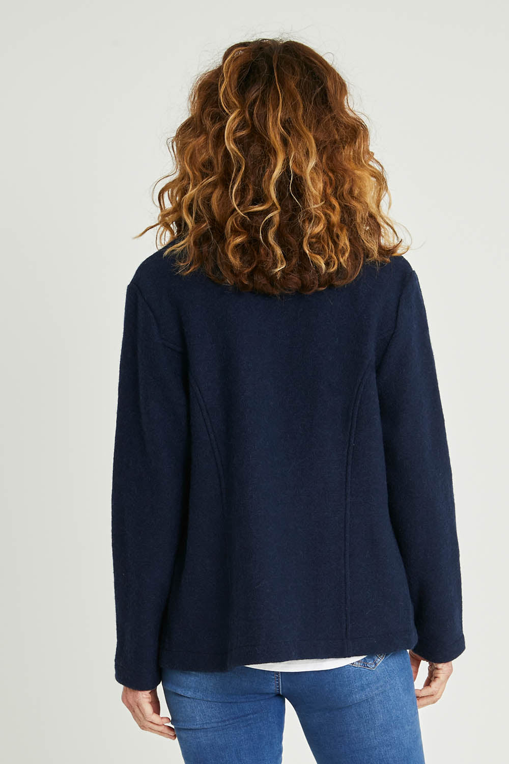 Model Emma wearing size S of the Blazer in colour Navy (Blue), from the back