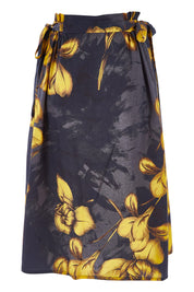 Product shot of the Birgit Tencel Skirt in colour Midnavy (Blue), from the back