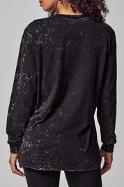A model wearing the Hollywood 90'S Relax L/S Tee in colour Blackwash (Black), from the back