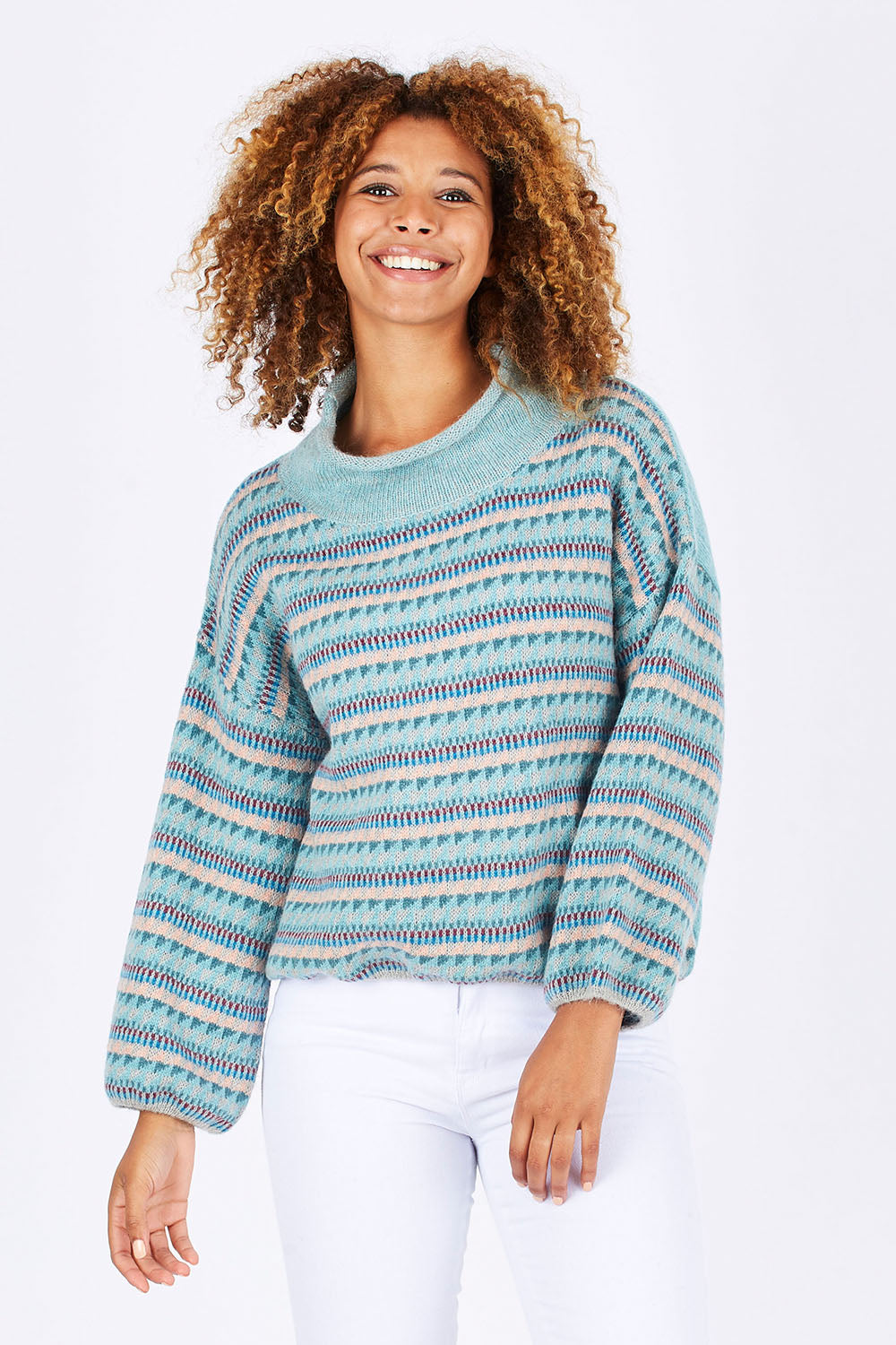 Model Summer wearing size S of the Fairisle Pullover in colour IceCombo (Blue), from the front, cropped image