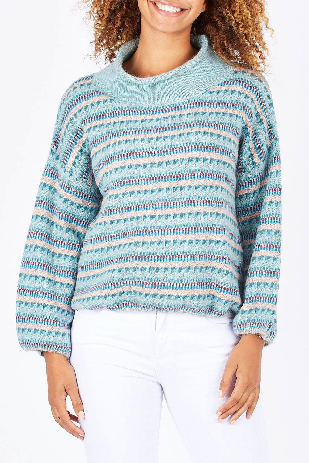 Model Summer wearing size S of the Fairisle Pullover in colour IceCombo (Blue), from the front, cropped image