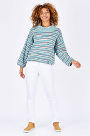 Model Summer wearing the Fairisle Pullover in colour IceCombo (Blue), from the front, showing the whole outfit