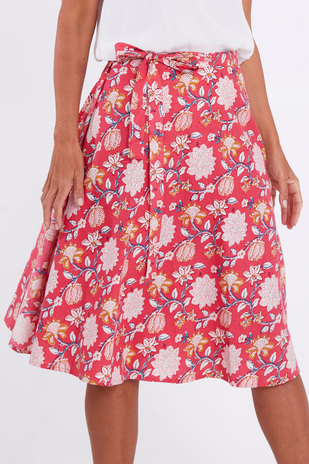 Model Alex wearing size OneSize of the Beth Wrap Skirt in colour Asterprint (Pink), from the front, cropped image