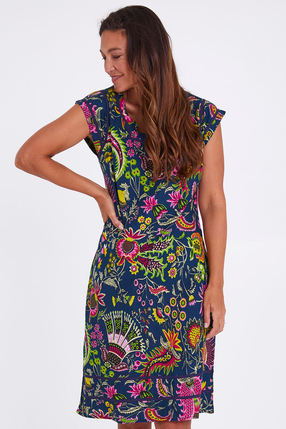 Model Alex wearing size S of the Cassy Dress in colour Irisprint (Blue), from the front, cropped image