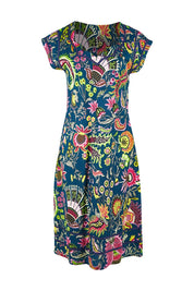 Product shot of the Cassy Dress in colour Irisprint (Blue), from the front
