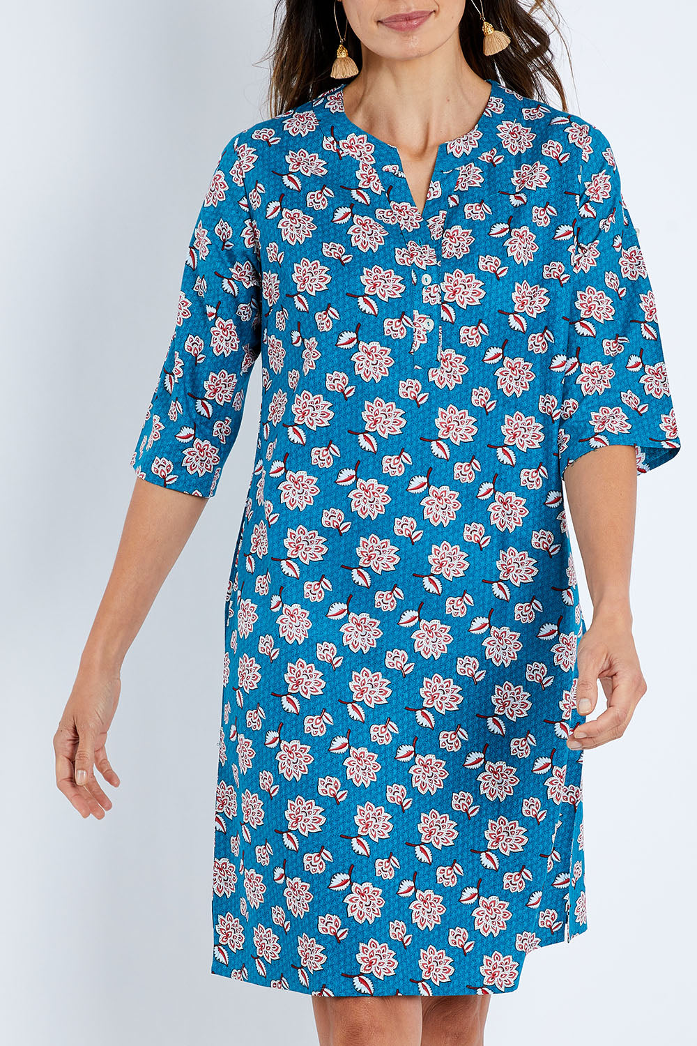 Model Amanda wearing size S of the Lottie Kurta in colour Yoko (Blue), from the front, cropped image