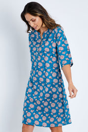 Model Amanda wearing size S of the Lottie Kurta in colour Yoko (Blue), from the front, cropped image