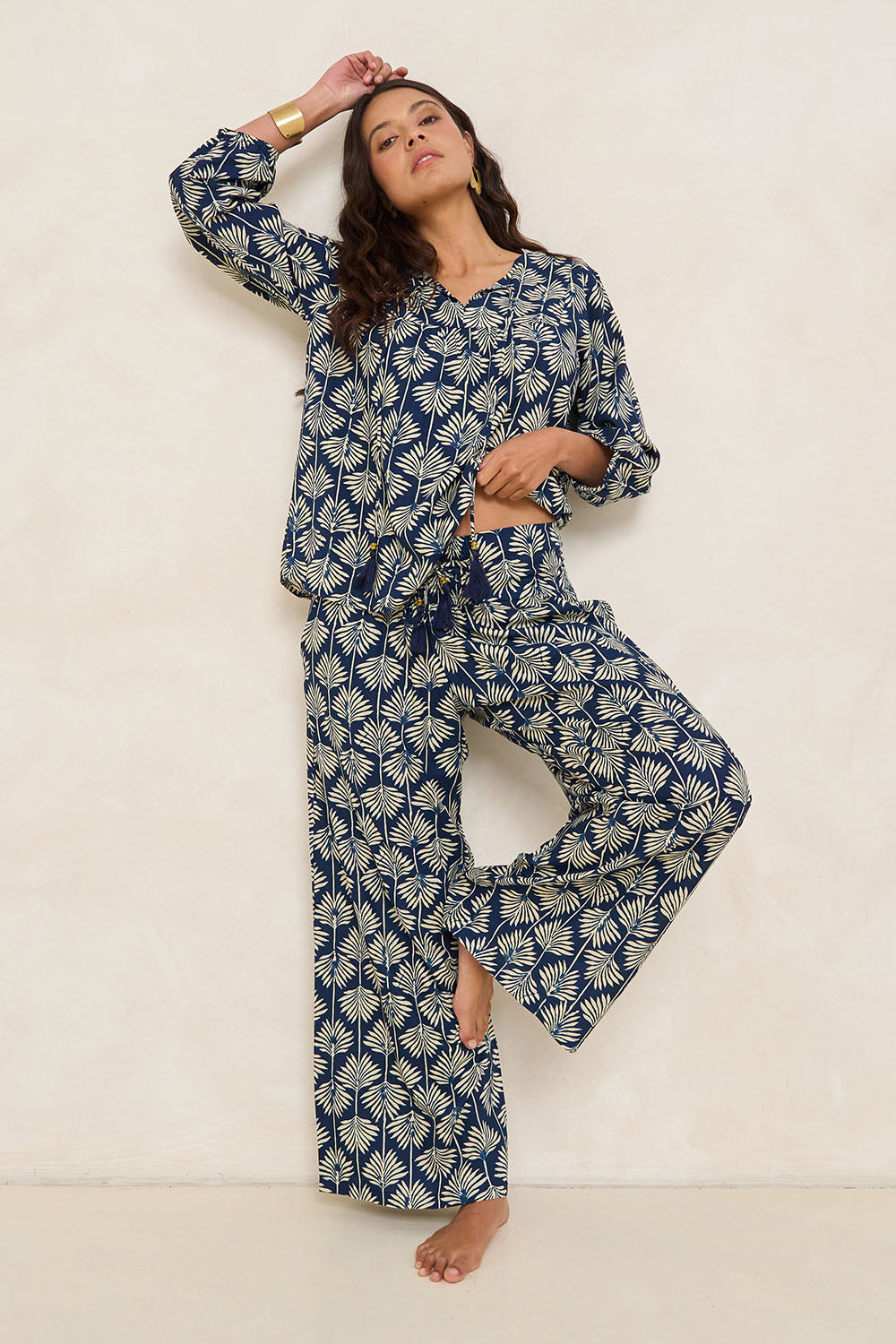 Model Tahnee wearing the Nat Pant in colour Yamba, from the front, showing the whole outfit