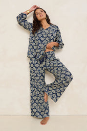 Model Tahnee wearing the Nat Pant in colour Yamba, from the front, showing the whole outfit