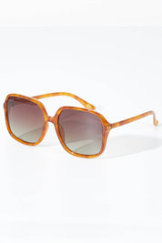 A model wearing size OneSize of the Della Spiga Sunglasses in colour Vintage, from the front, showing the whole outfit