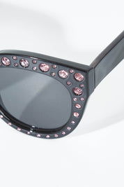 Product shot of size OneSize of The Forever Classic Sunglasses in colour Pinkdiam (Black), detail