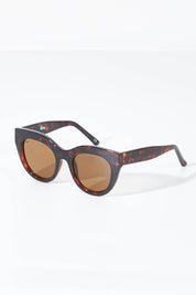 A model wearing size OneSize of The Forever Classic Sunglasses in colour Turtle, from the front, showing the whole outfit