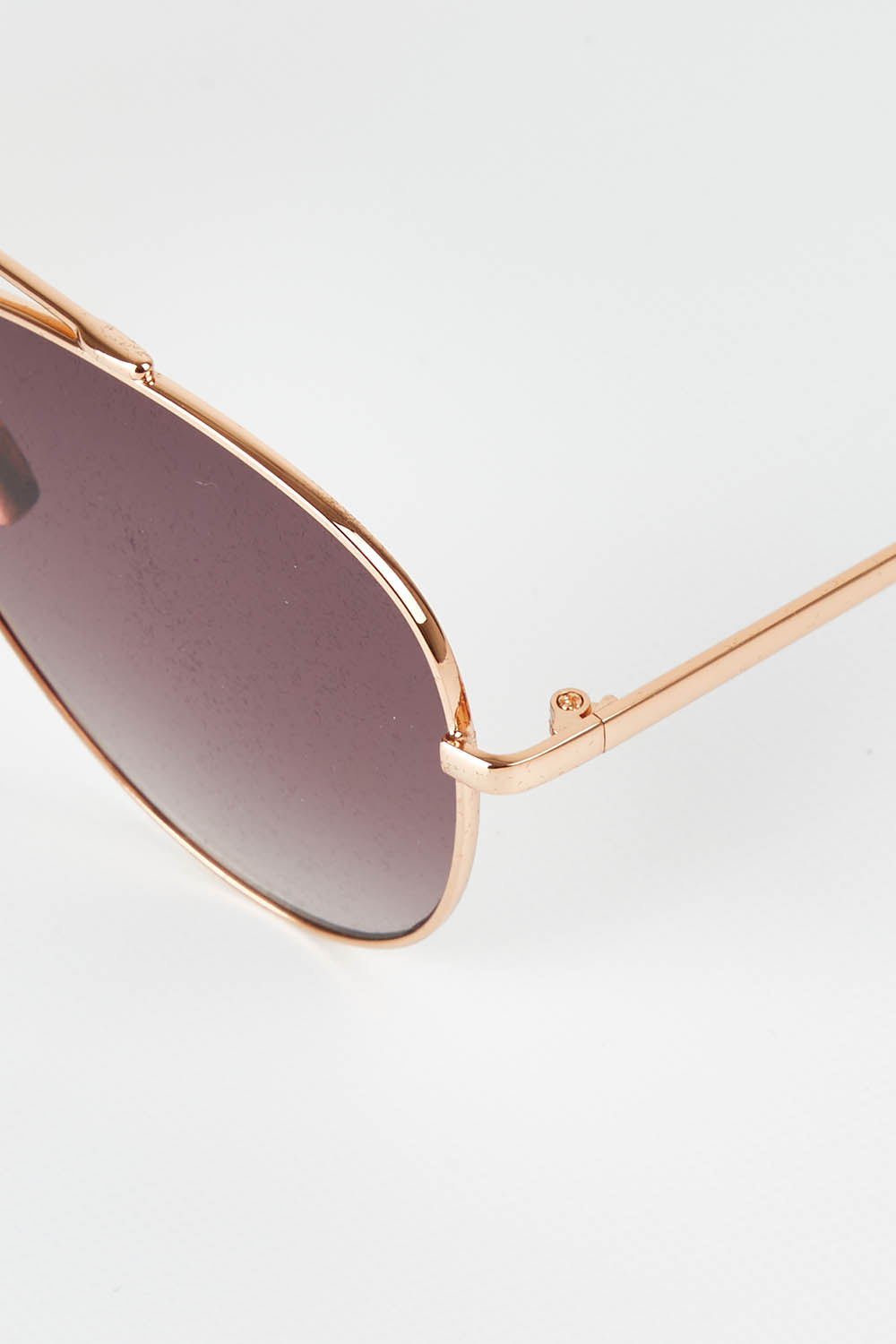 A model wearing size OneSize of the Mr Chips Sunglasses in colour RoseGold (Metallics), from the front, showing the whole outfit