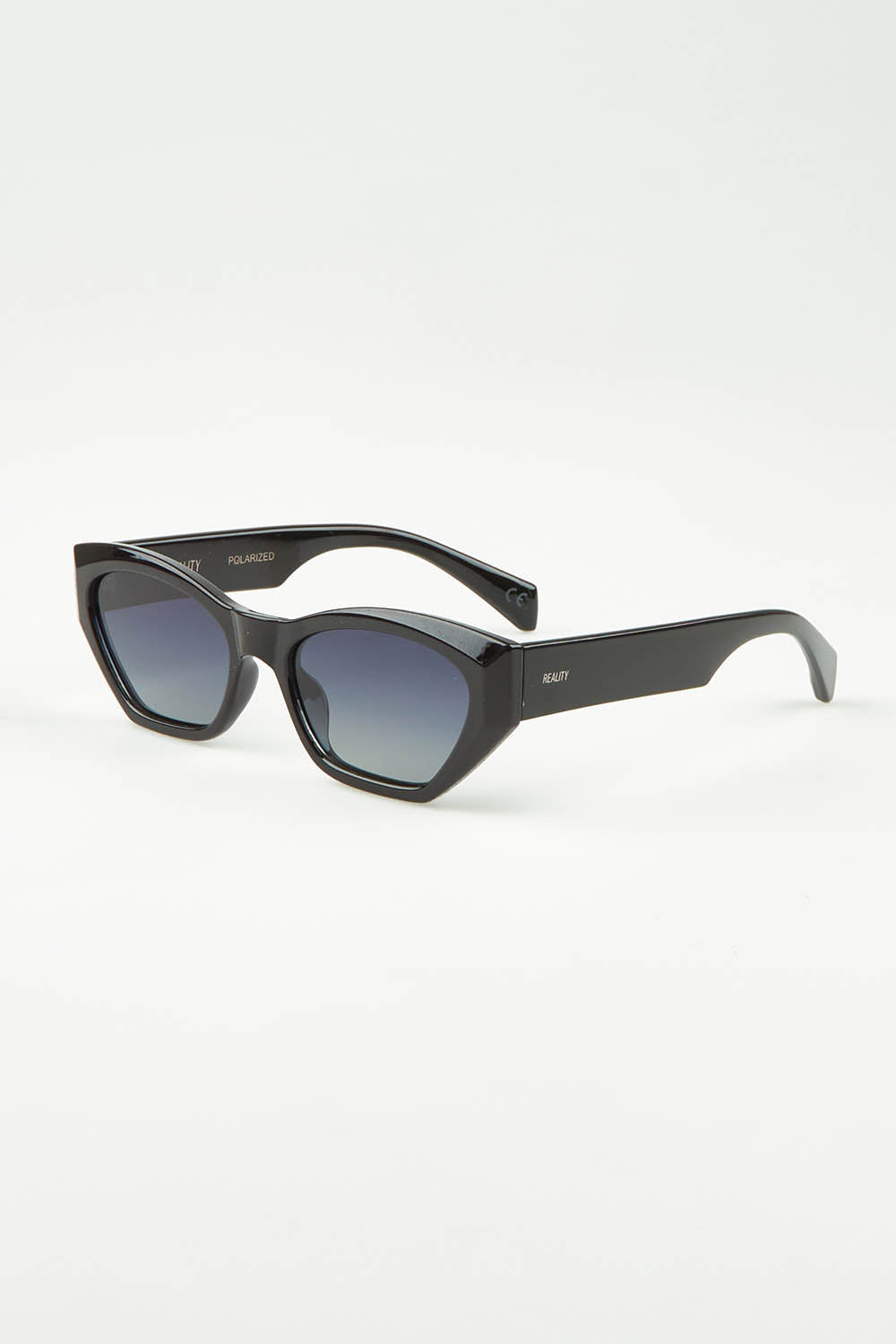 A model wearing the Wall Of Sound Sunglasses in colour Black (Black), from the front, showing the whole outfit