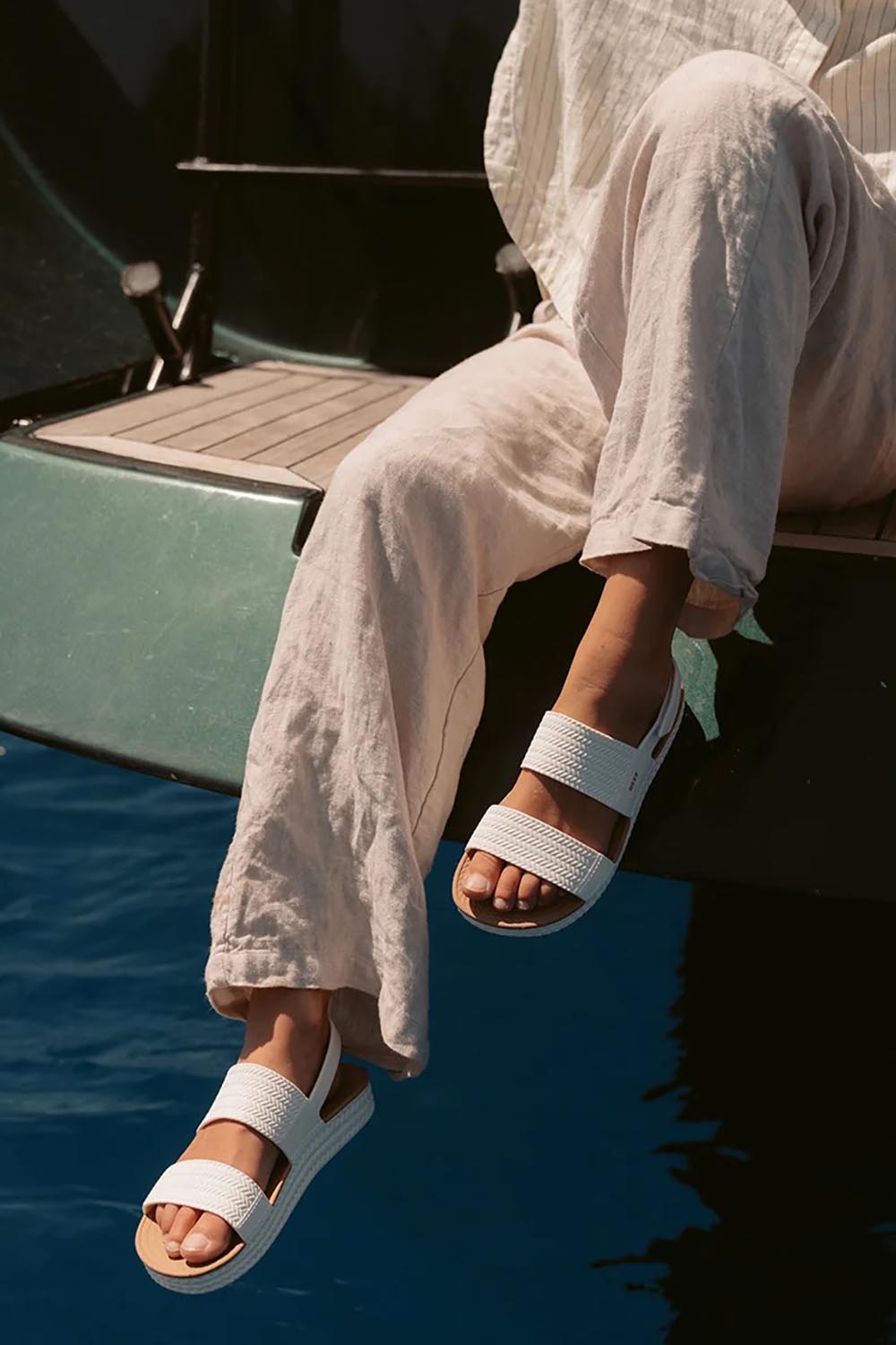 Product shot of the Water Vista Sandal - Whitetan in colour Whitetan, from the front