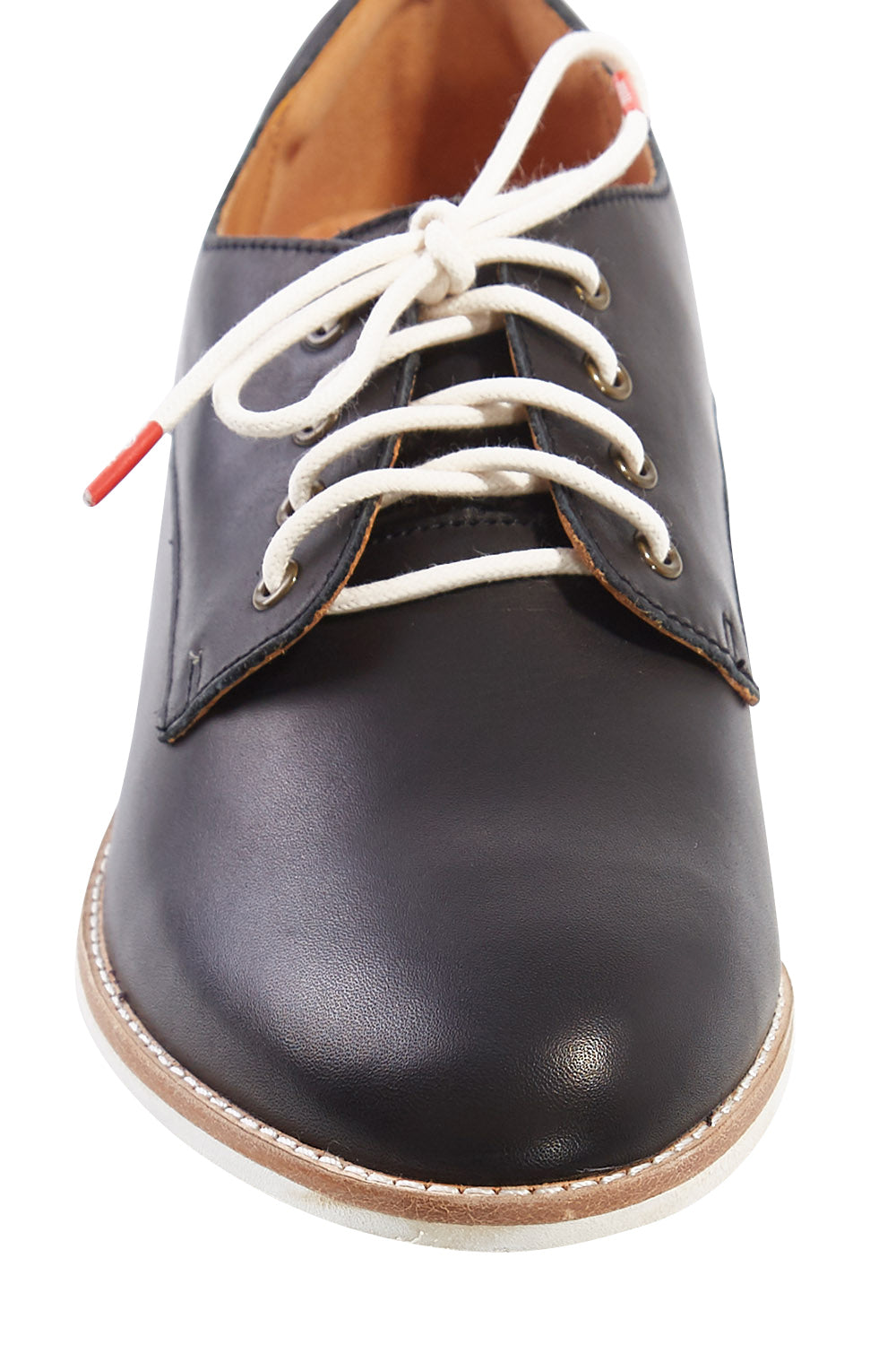 Product shot of the Classic Derby Flat in colour Black (Black), detail