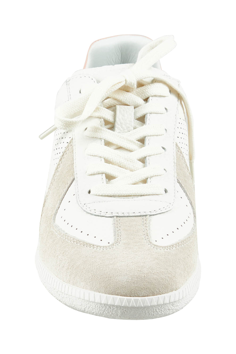 Product shot of the Pace Leather Sneaker in colour Whitesnow (White), detail