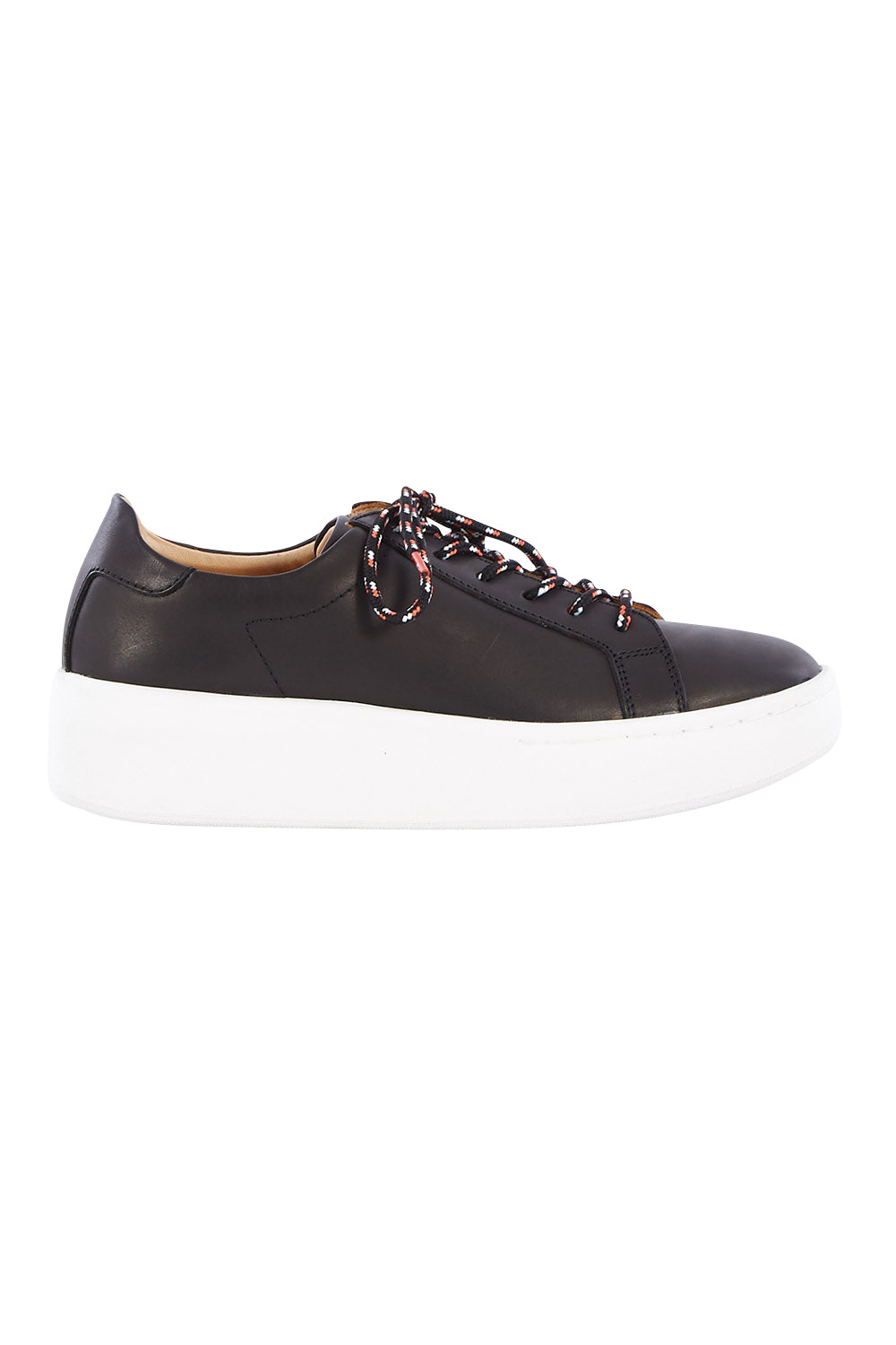 Product shot of the City Sneaker in colour Black (Black), from the front