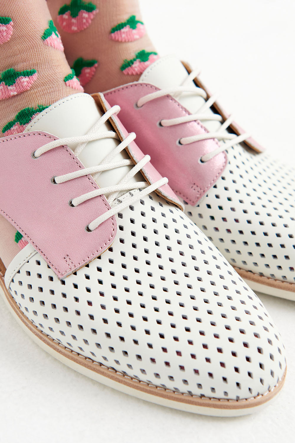 Product shot of the Sidecut Punch White Pink Shimmer in colour Whitepink (White), detail