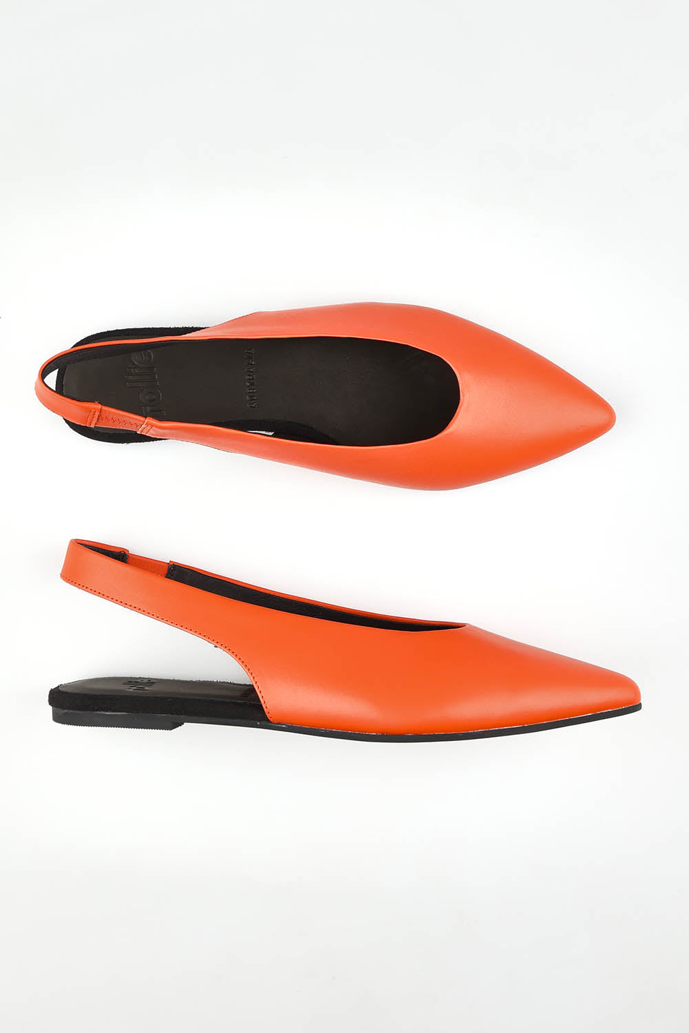 A model wearing size 37 of the Pointed Slingback in colour Tangerine, from the front, showing the whole outfit