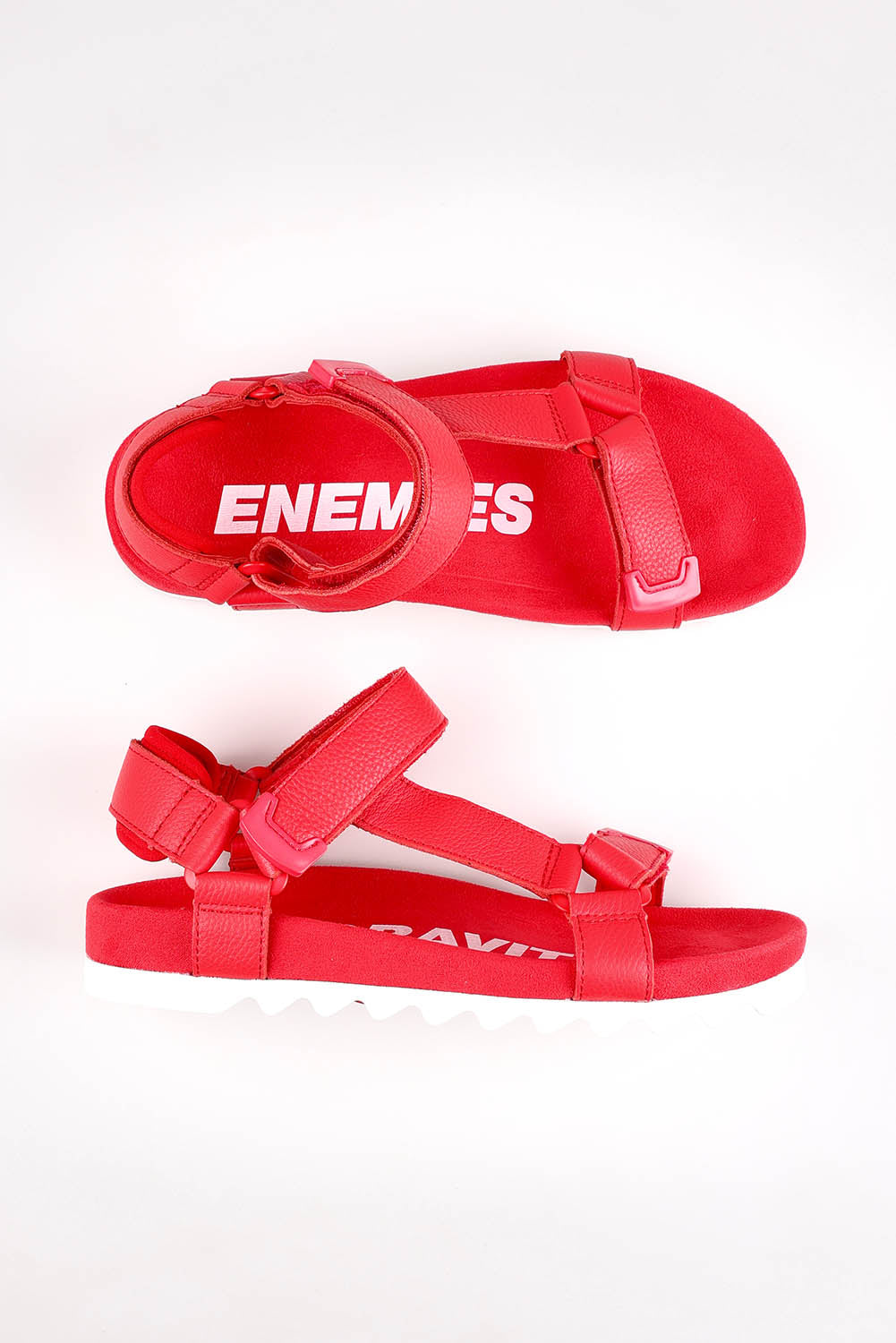A model wearing size 37 of the Sandal Tooth Leather Wedge in colour Fiestared (Red), from the front, showing the whole outfit