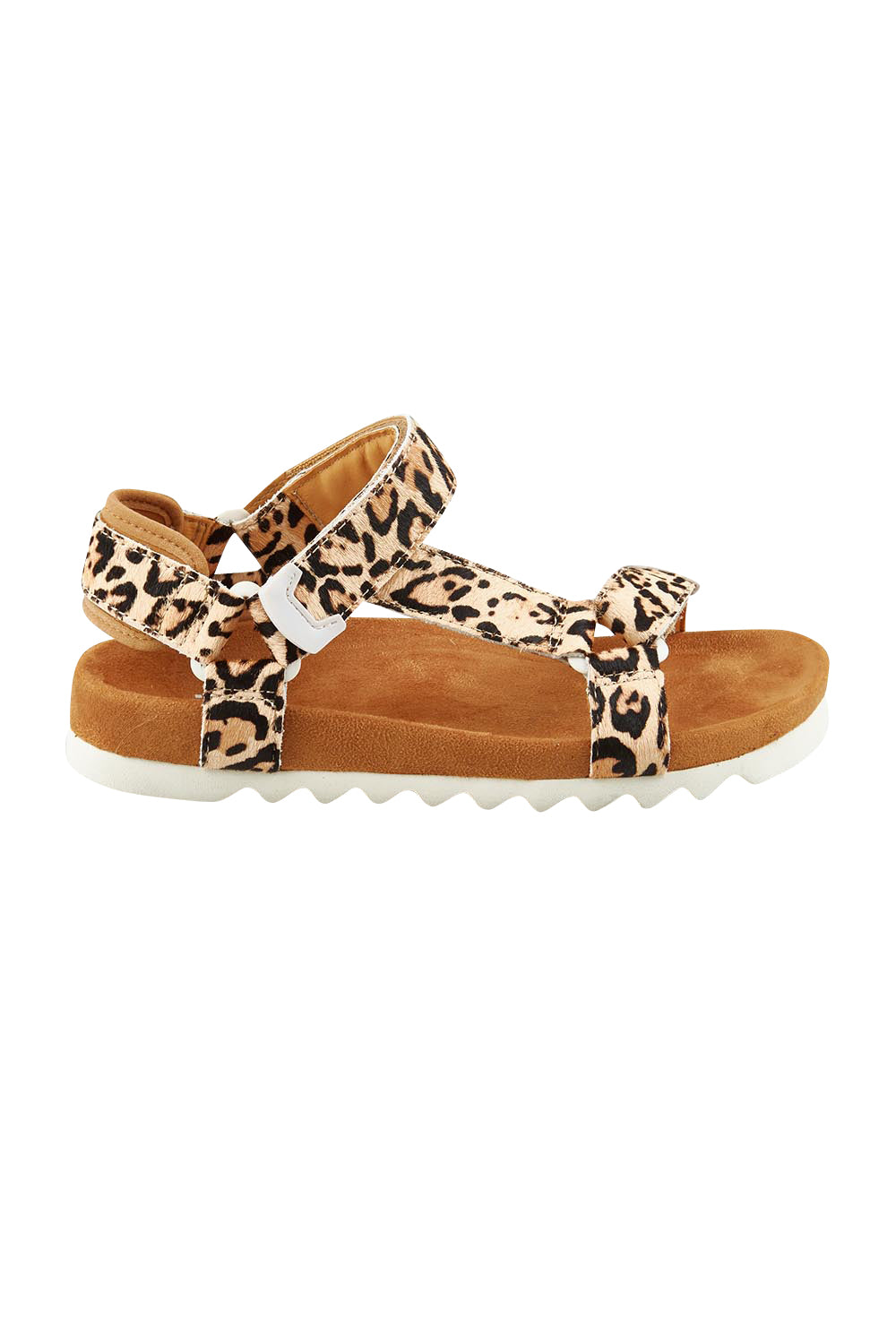 Product shot of the Sandal Tooth Leather Wedge in colour Neutralleo, from the front