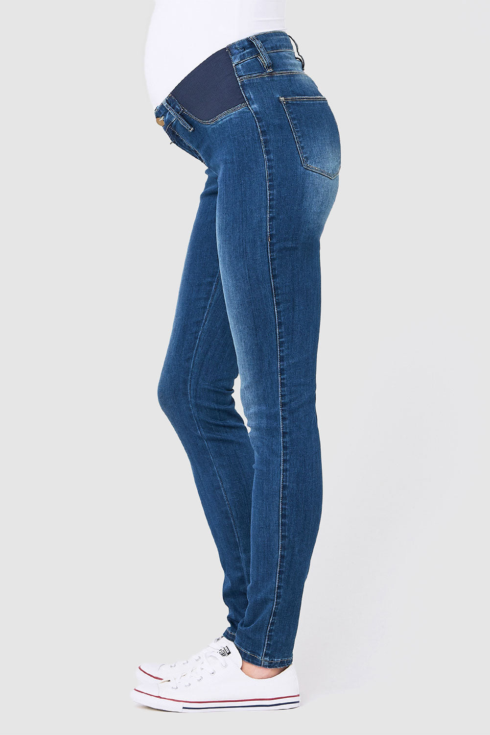 A model wearing the Isla Maternity Jegging in colour WashBack (Blue)