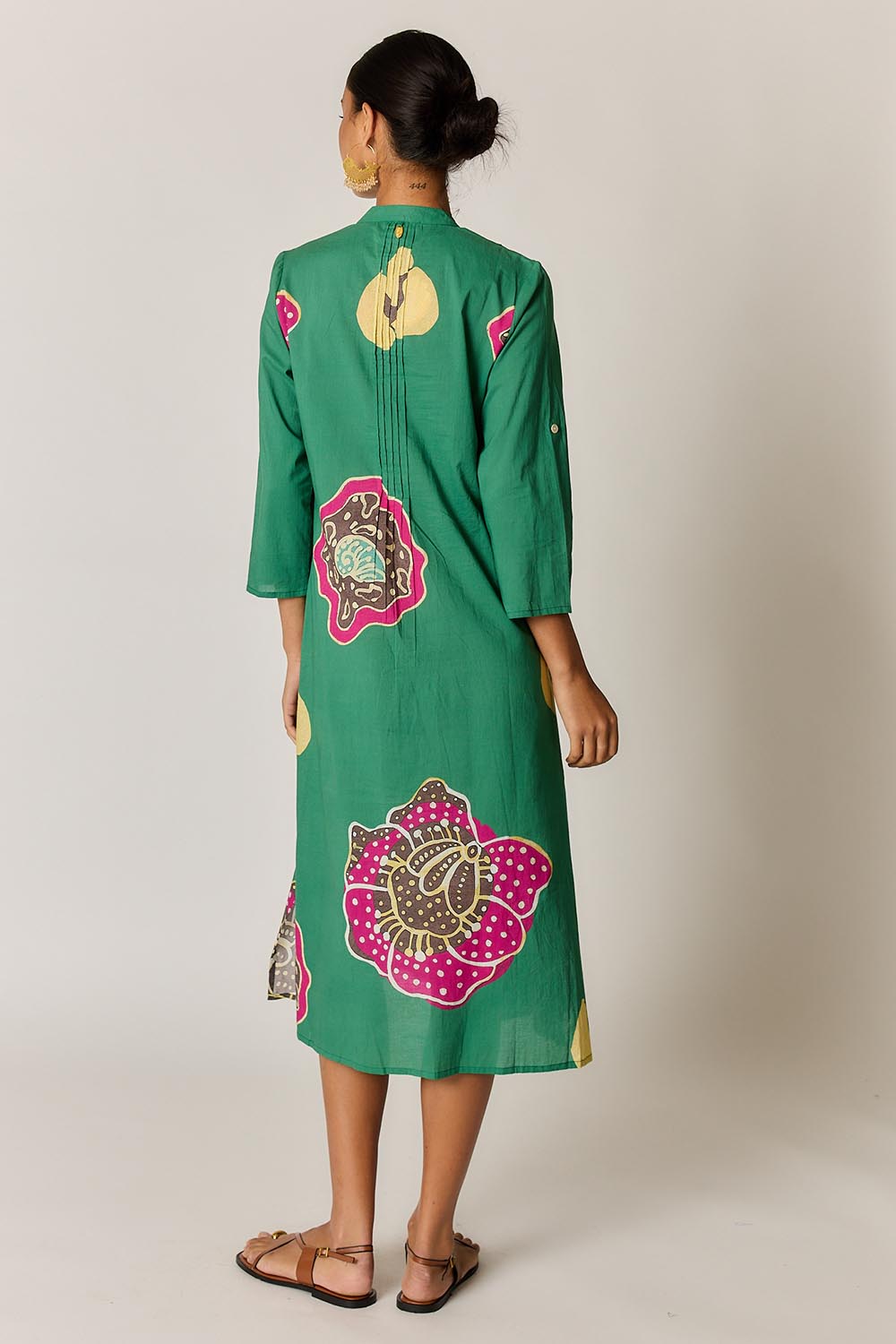 Model Genericm wearing size sample of the Batik Maxi Dress – Print in colour Print, from the front