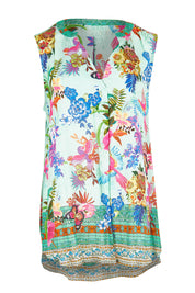 Product shot of the Caatinga Top in colour Mint (Green), from the front