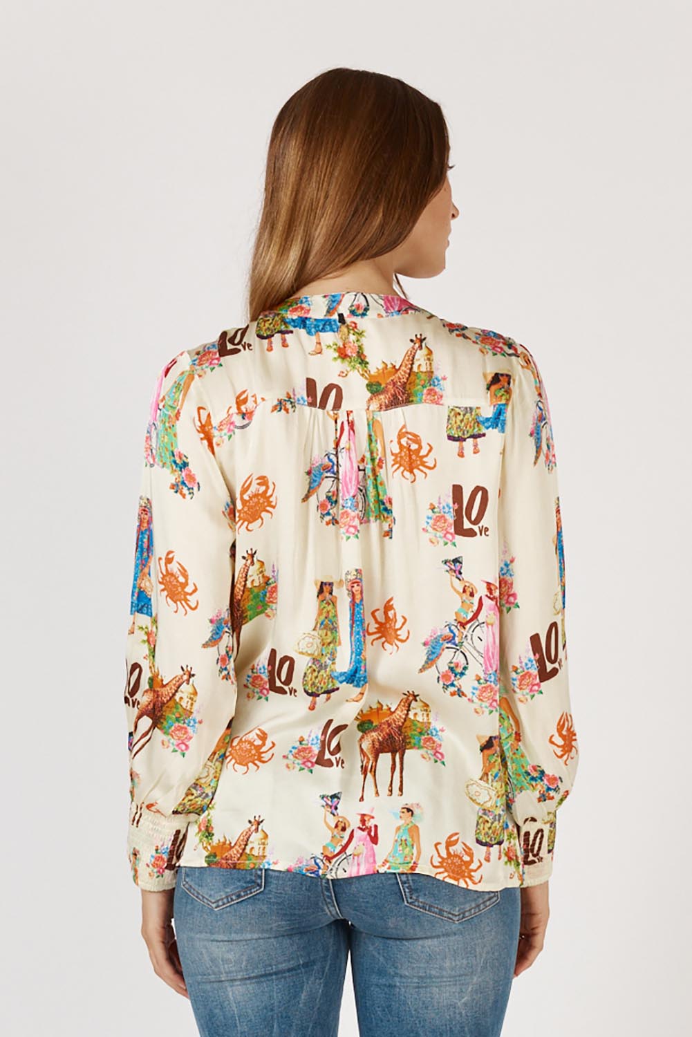 A model wearing the Gigi Shirt in colour Print, from the back