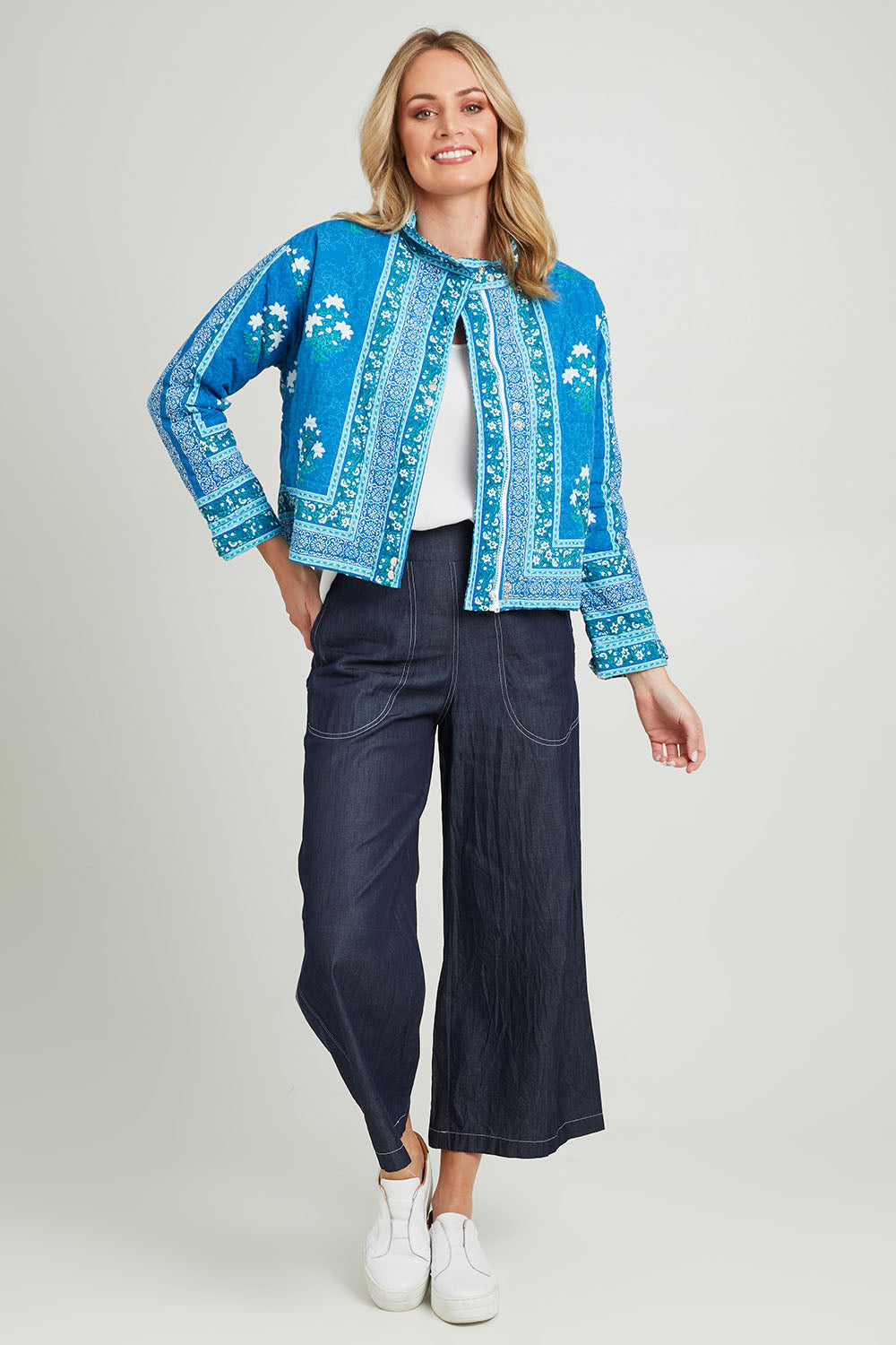 Model Grace wearing size S of the Kiana Jacket in colour Blue (Blue), from the front, showing the whole outfit