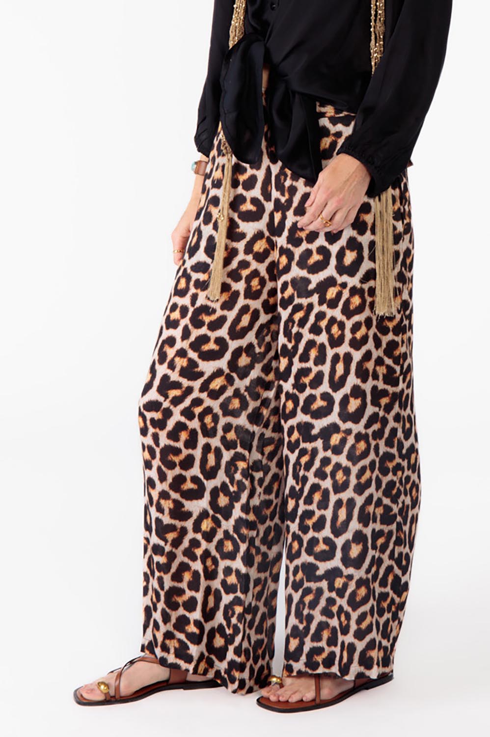 A model wearing the Londolozi Pant in colour Leopard, from the front, cropped image