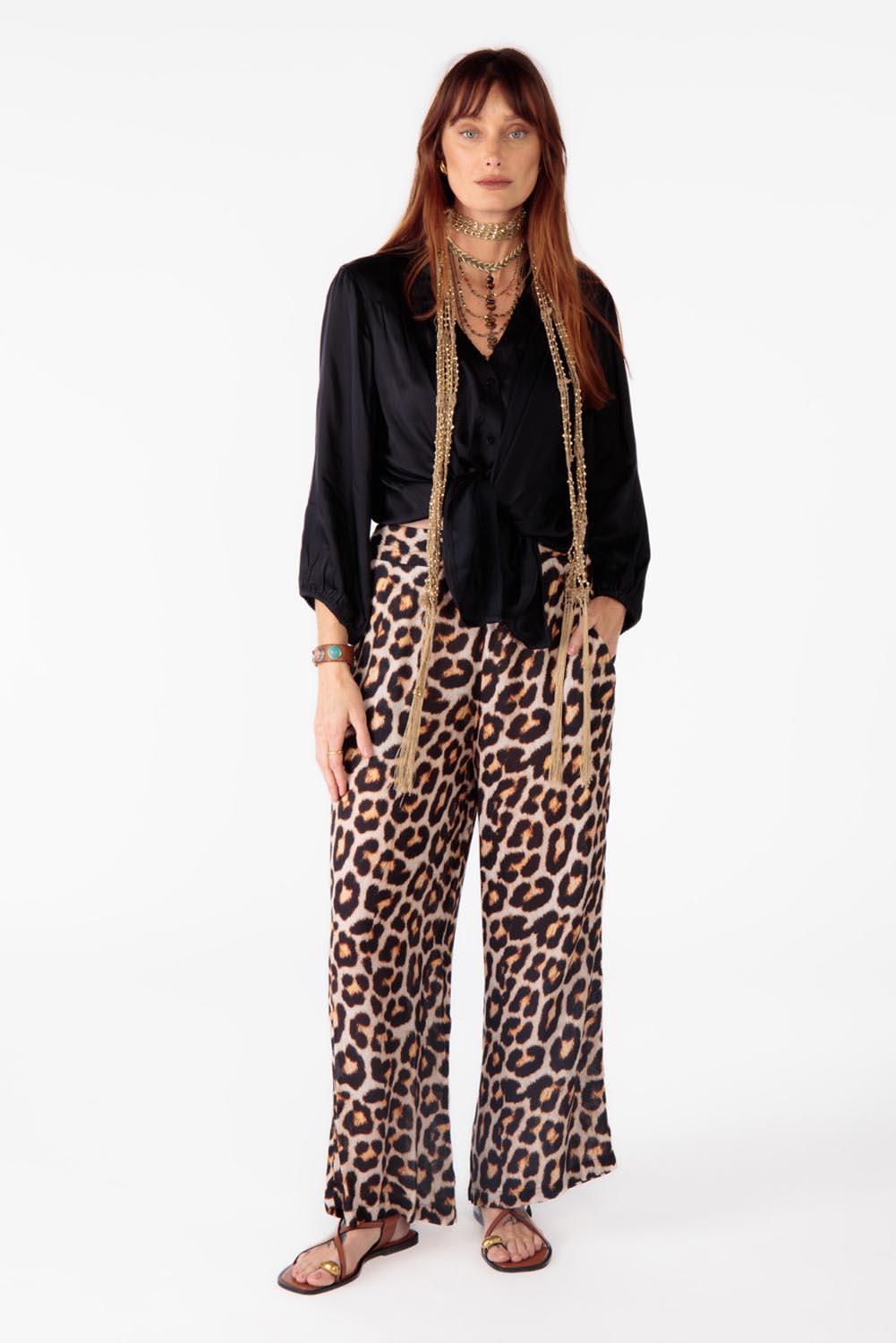A model wearing the Londolozi Pant in colour Leopard, from the front, showing the whole outfit