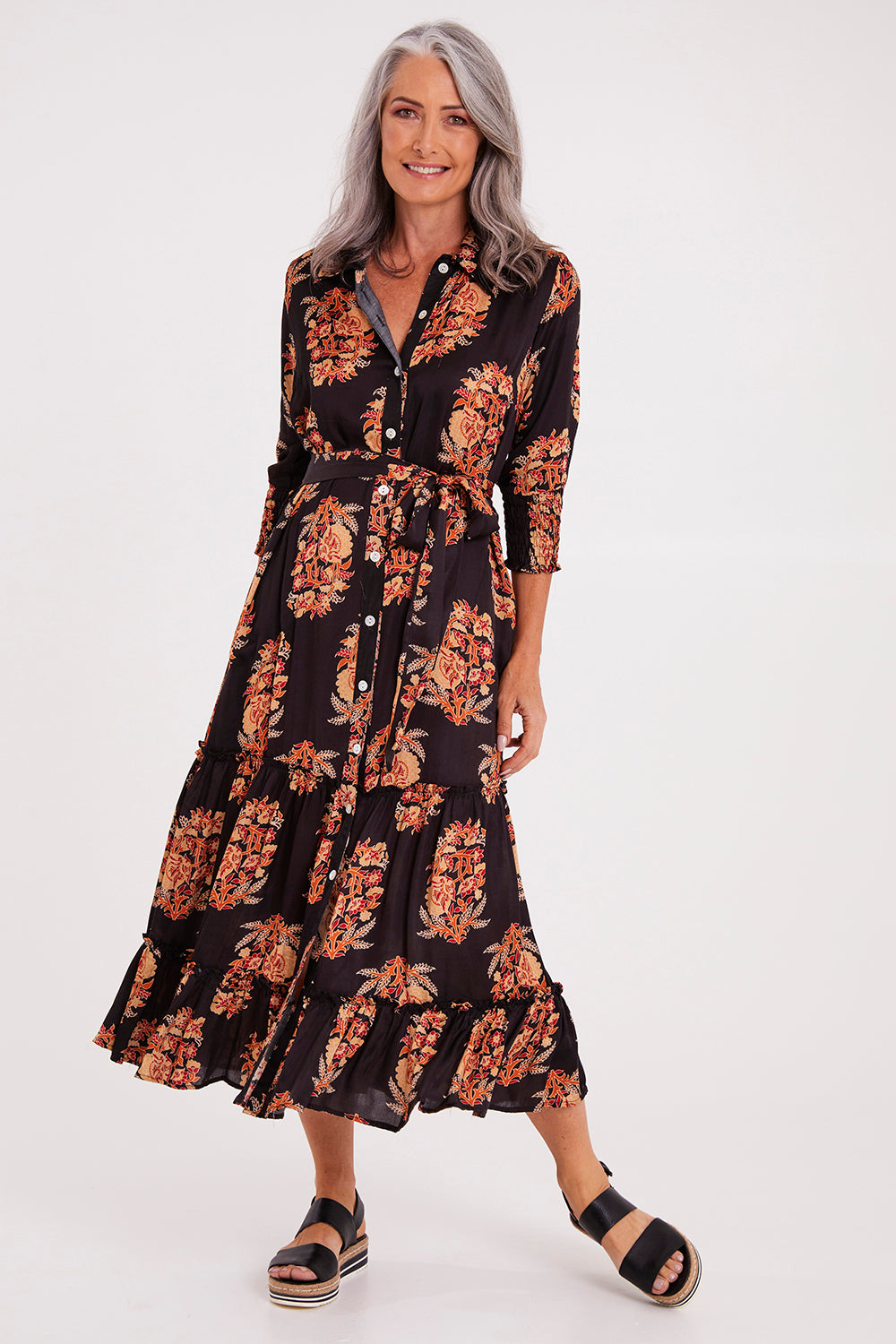 Model Luisa wearing size S of the Paisley Dress in colour Black (Black), from the front, showing the whole outfit