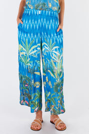 A model wearing the Palm Springs Pant in colour Blue (Blue), from the front, cropped image