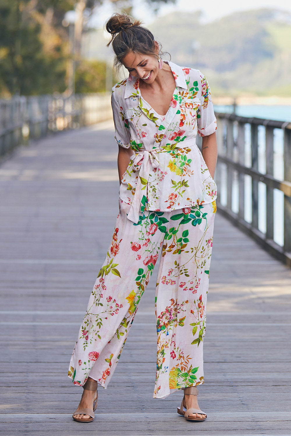 Model Amanda wearing size S of the Priscilla Top in colour Pink (Pink), from the front, showing the whole outfit
