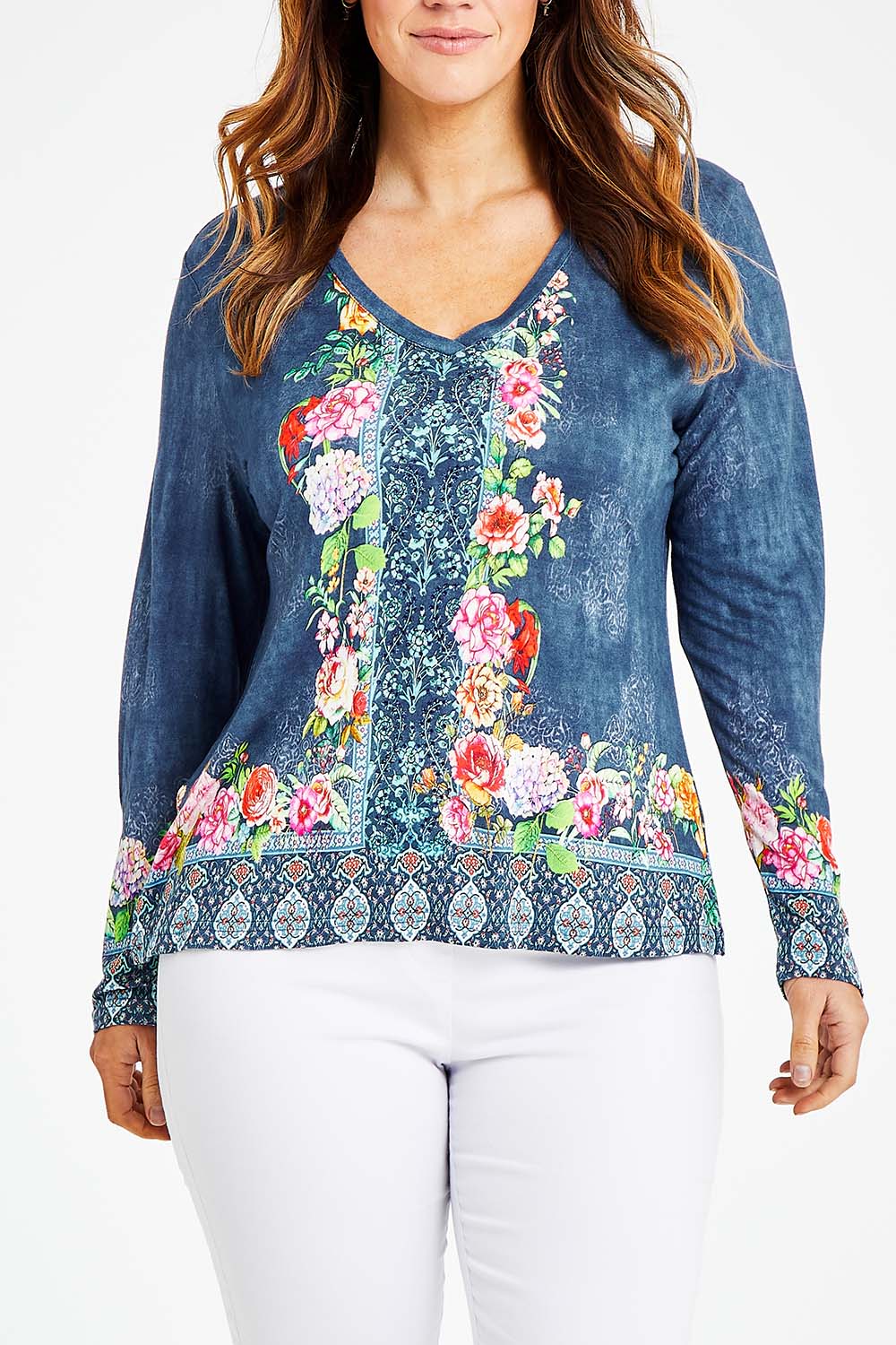 Model Laura wearing size L of the Valeria Long Tee in colour Navy (Blue), from the front, cropped image