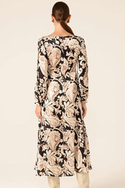 A model wearing the Charming Courtyard Dress in colour Blkcream, from the back