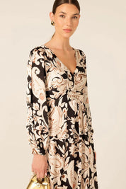 A model wearing the Charming Courtyard Dress in colour Blkcream, from the front, cropped image