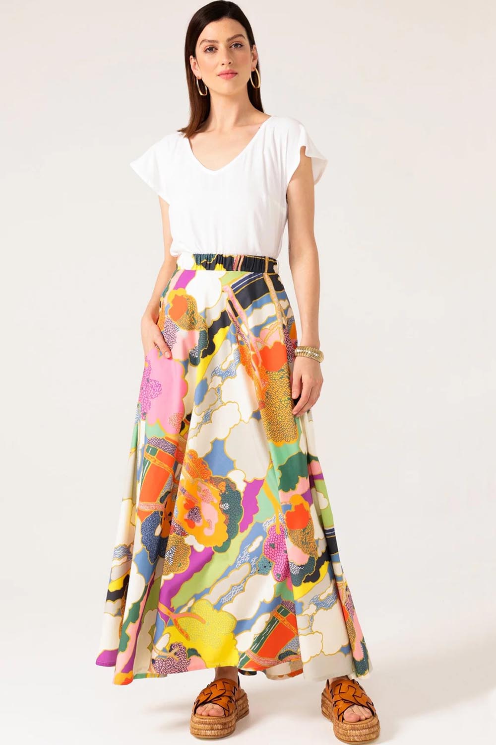 A model wearing the Florida Cotton Maxi Skirt in colour Cloud, from the front, showing the whole outfit