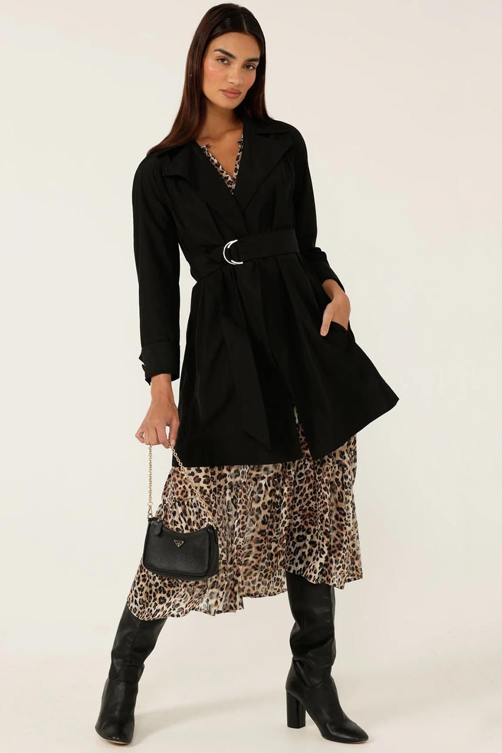 A model wearing the Noir Trench in colour Black (Black), from the front, showing the whole outfit