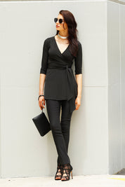 A model wearing the Skinny Pant in colour Black (Black), from the front, showing the whole outfit