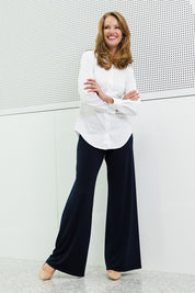 Model Katie wearing size 10 of the Seamless Pant in colour Navy (Blue), from the front, showing the whole outfit